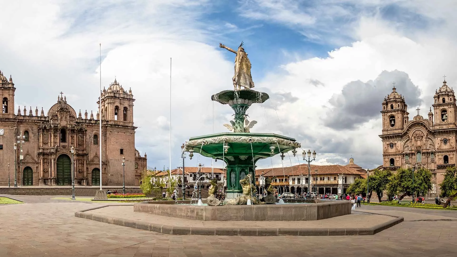 Premium Cusco tours with English guide at the historic Plaza de Armas
